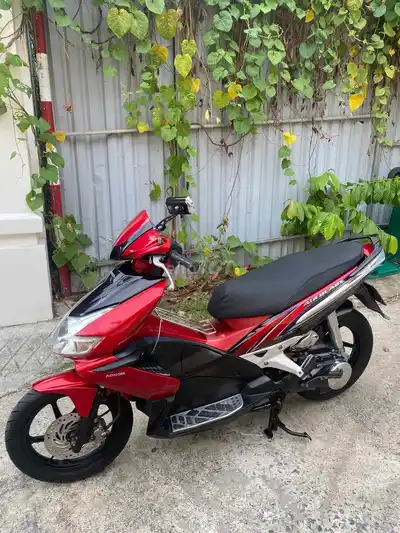 Honda Air Blade красно-чёрный 72