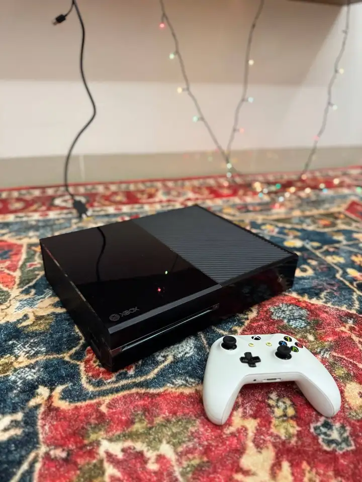 Xbox One 500Gb с геймпадом One S