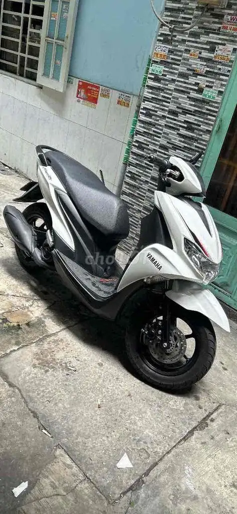 Скутер Yamaha белый