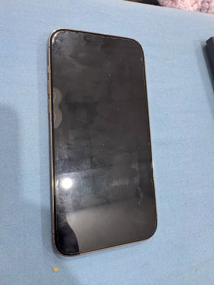 iPhone 13 Pro Max золотой