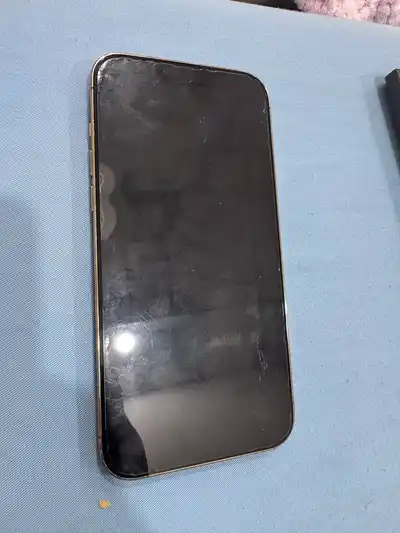 iPhone 13 Pro Max золотой