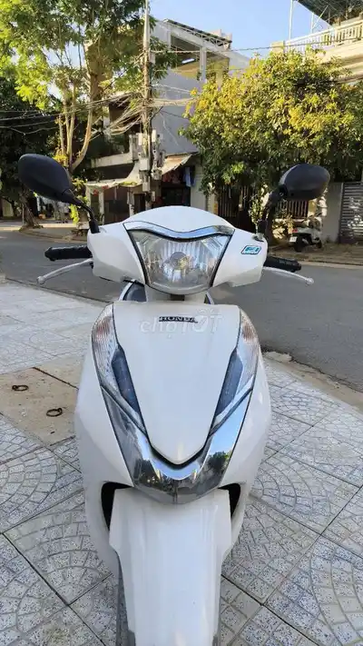 Honda Lead FI в высоком исполнении, оригинал, белый цвет