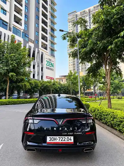VinFast Lux A2.0 2022 Базовая Черная