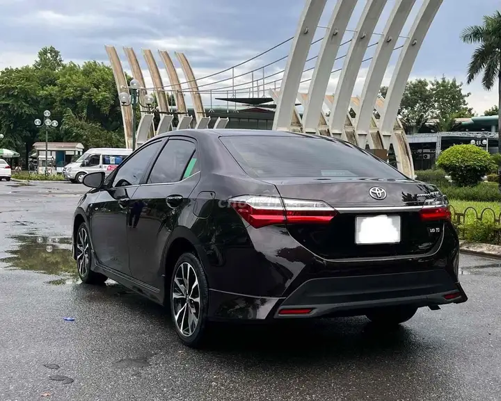 Toyota Altis 1.8G 2020, темно-коричневый, 56000 км