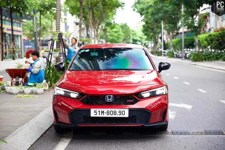 Honda Civic RS 2.0 eHEV 2025, гибрид, пробег 15 тыс. км
