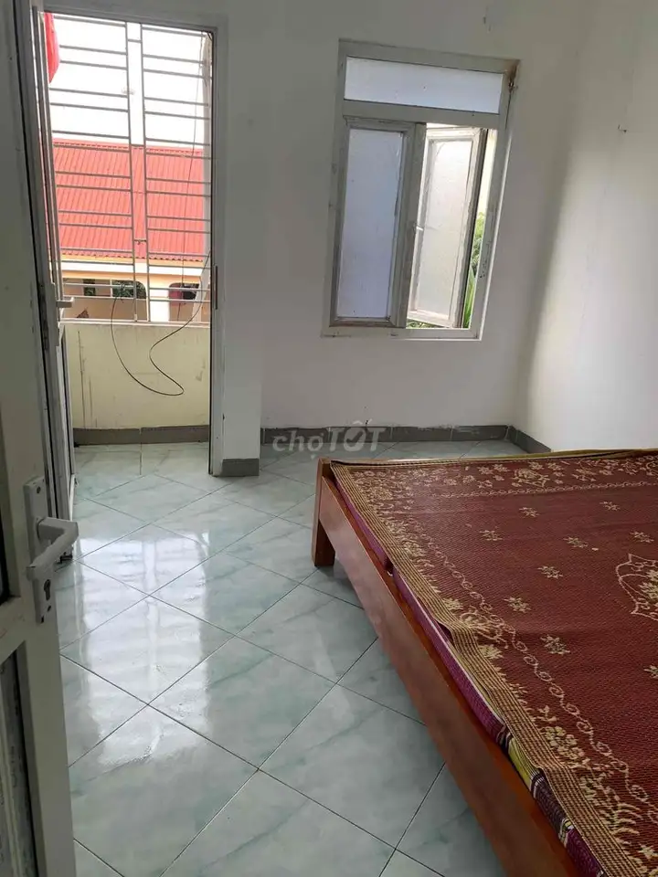 Сдаю комнату 15 м², ул. Нгуен Ван Линь, район Тхык Бан