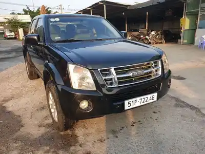 Isuzu D-Max черный 5-местный