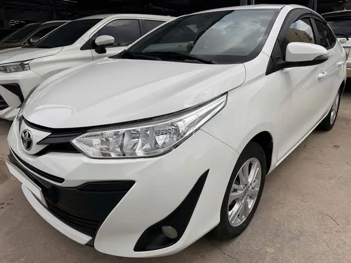 Toyota Vios 2020 MT, белый, механика