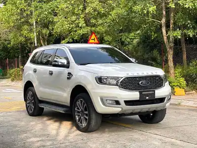 Ford Everest Titanium 2.0L 4x2 AT 2022 года выпуска