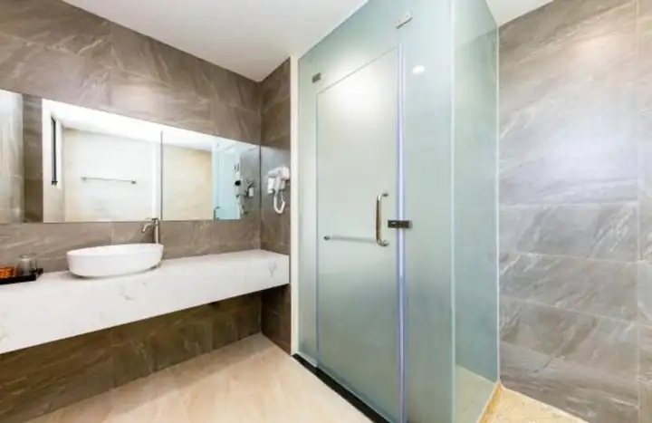 Передача номера в отеле TuBong Hotel с видом на море