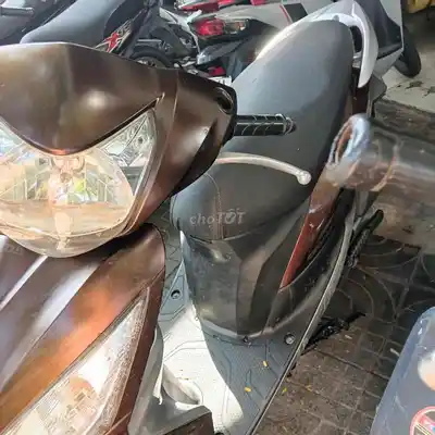 Скутер Honda Vision коричневого цвета
