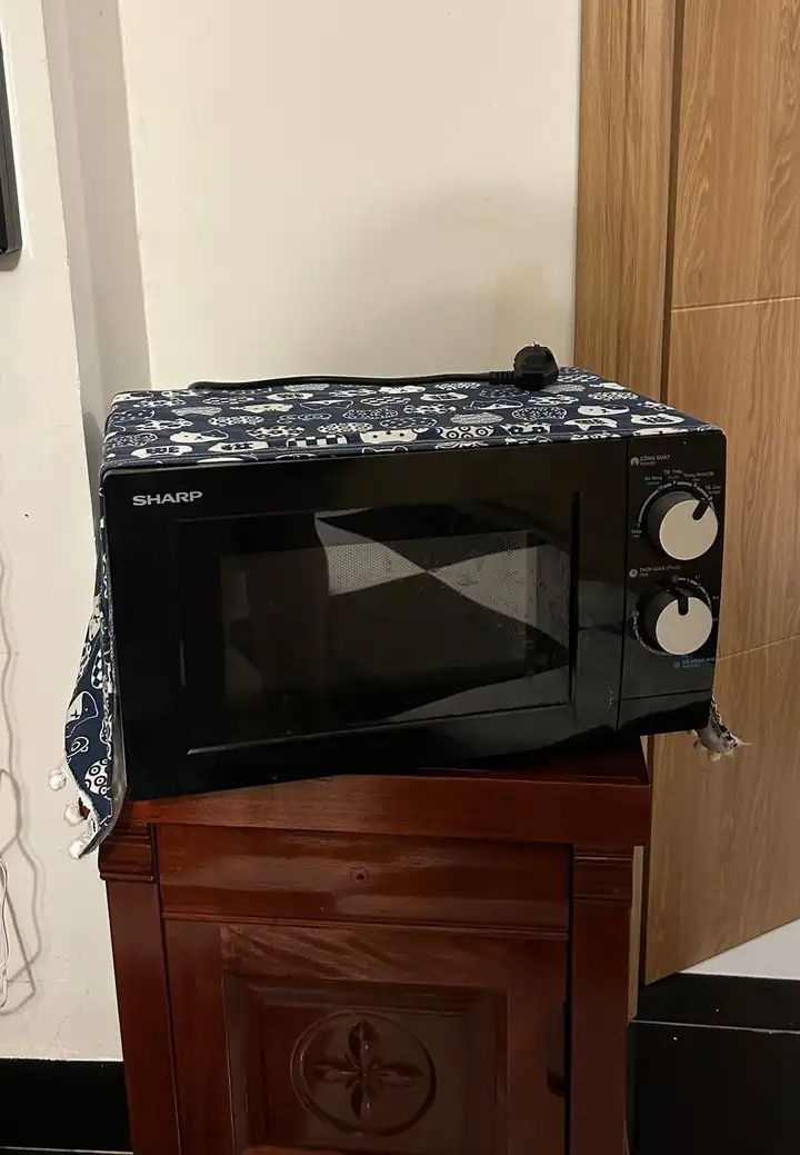 Синтезатор Yamaha PSR-F52, микроволновка Sharp, одеяло, горшки