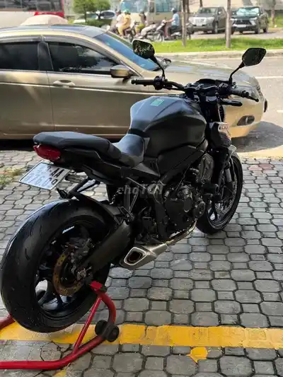 Honda CB650R Black Edition 2023 черный