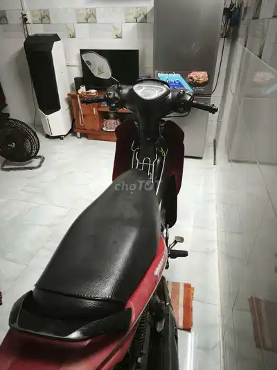 Yamaha Jupiter MX красного цвета