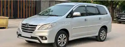Toyota Innova 2.0G 2015 Автомат Серебристый 100.000 км