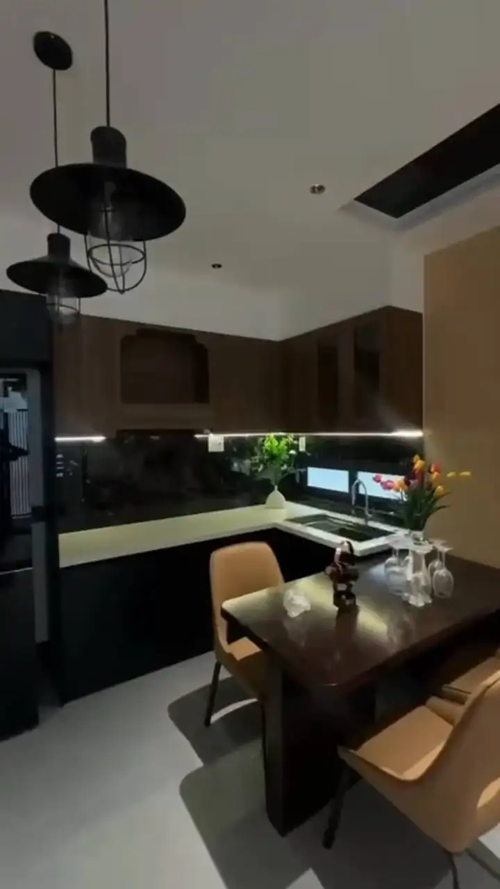Аренда дома 3 этажа, 3 спальни, 4WC, 60м2