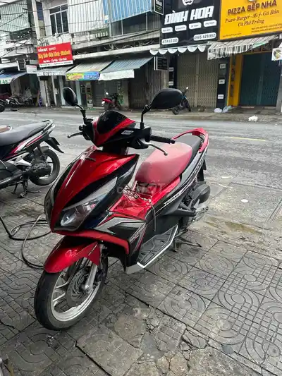 Honda Airblade 2015 красно-чёрный