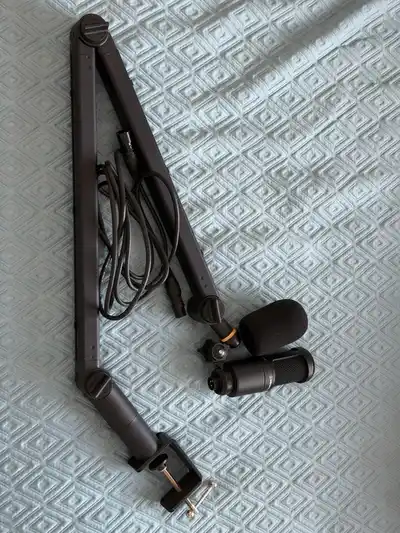 Микрофон Audio-Technica AT2020 + тяжёлый пантограф