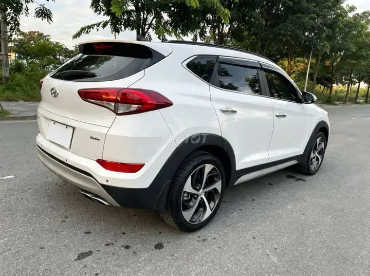 Hyundai Tucson 1.6 Turbo 2018 белый, 100 тыс. км