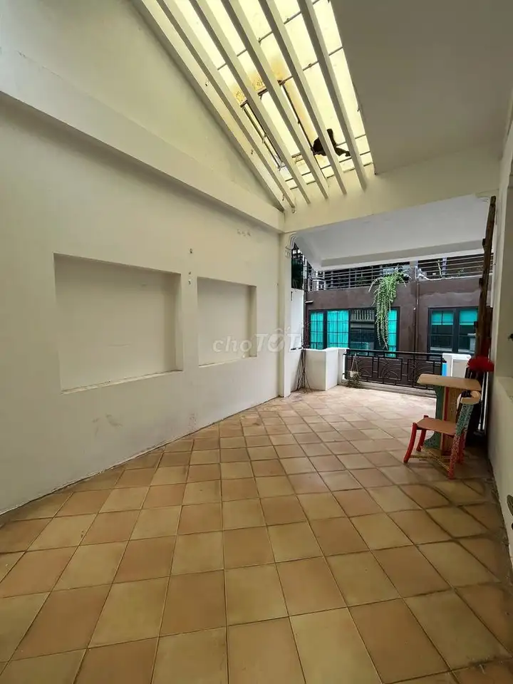 Cho thuê nhà 5 tầng Văn Cao, Ba Đình, Hà Nội