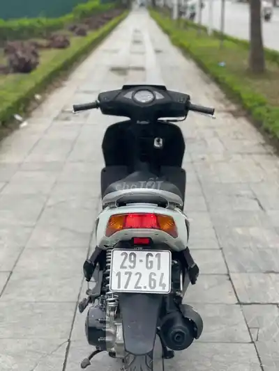 Мопед Honda Click белого цвета, как новый