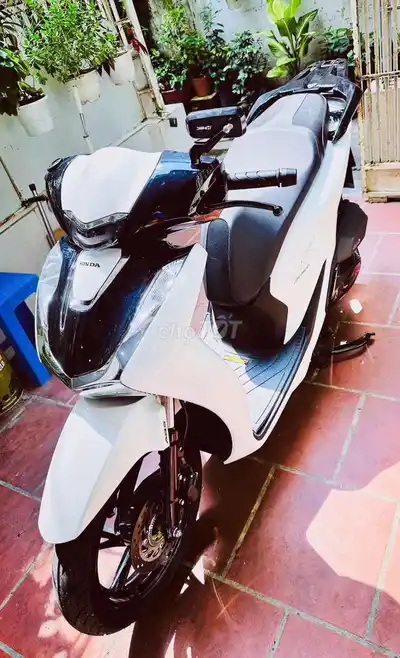 Honda SH160i 2024 белый 4079 км