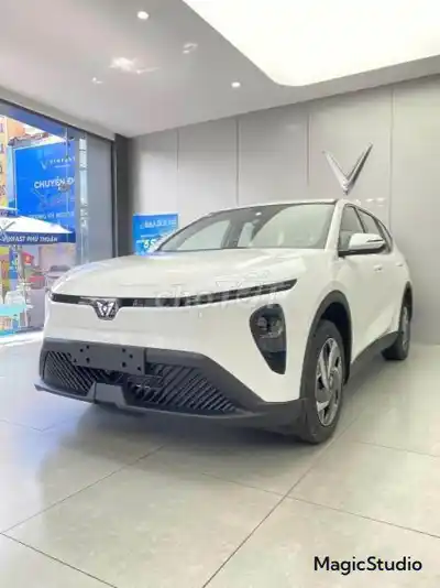 VinFast Limo Green AT 2026 электрический минивэн белый