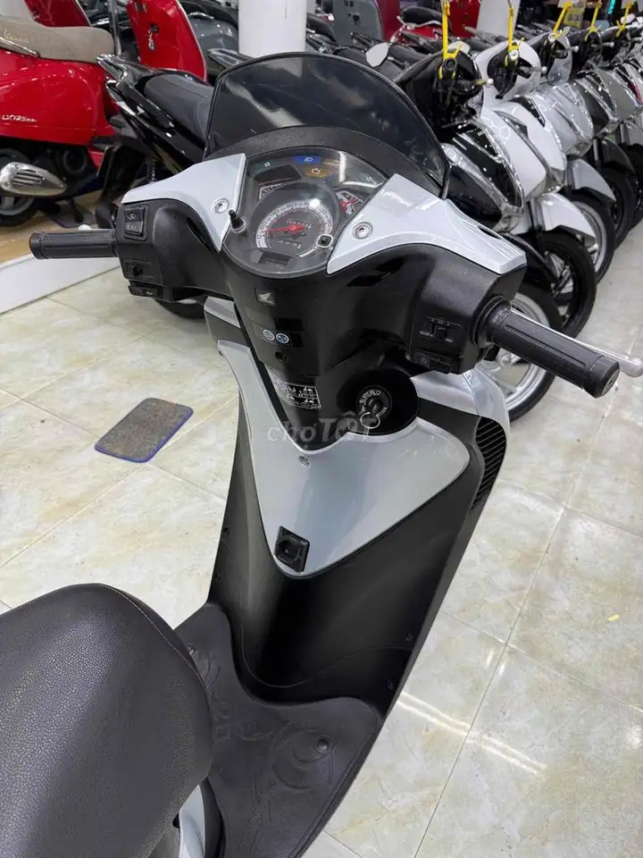 Honda SH150i 2010, серебристый, Италия