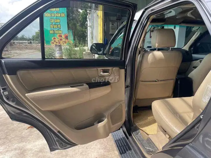 Toyota Fortuner 2015, 1 привод, бензин, стандарт, серый