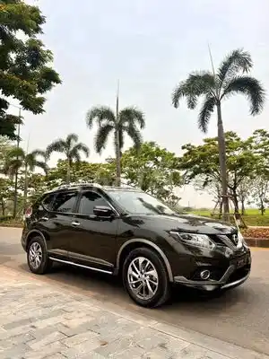 Nissan X-Trail 2.5SV 2017 черно-синий 98000 км