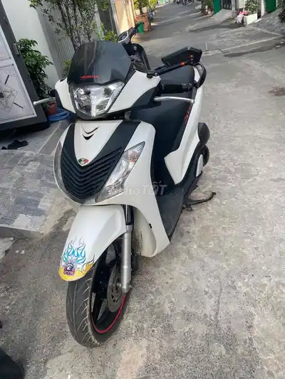 Honda SH 150 вьетнамской сборки в стиле Италии, белый, 2 ABS, в отличном состоянии