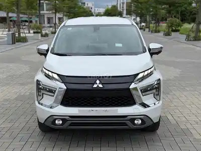 Mitsubishi Xpander Premium 2023 белый 75000 км