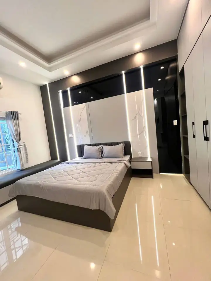 Дом 3 этажа 4 спальни 4WC 100м2