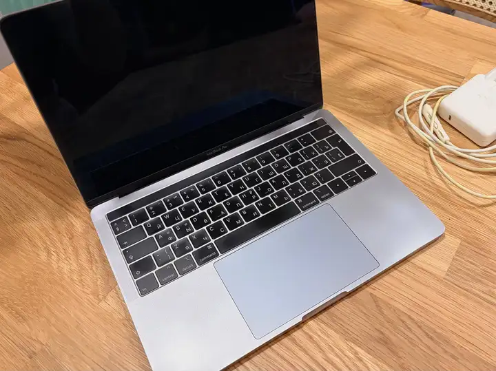 MacBook Pro 13" (2019)