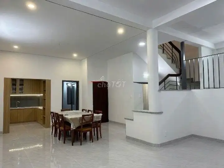 Дом целиком на улице Ламшон, ширина 8м, парковка, 3x