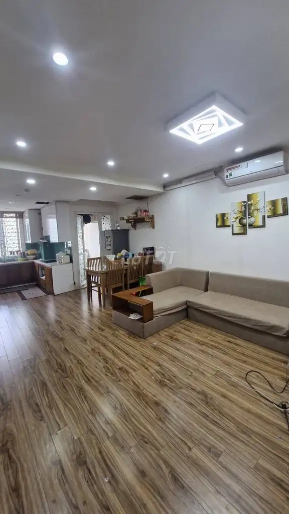 Квартира 80 Hoang Dao Thanh, 70 м², 2 спальни, хороший этаж, вид на озеро