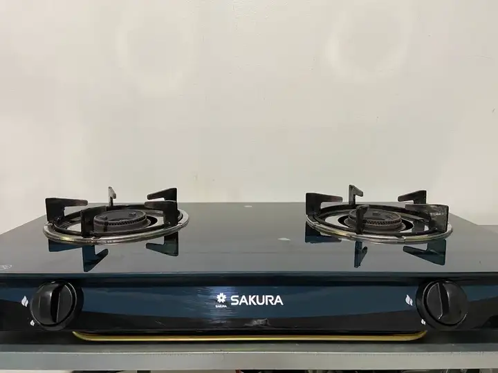Газовая плита, мясорубка, измельчитель, миксер, сковородки, набор для пиклбола, LED-лампа, набор посуды