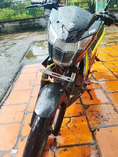 Suzuki Satria F150 150cc чёрно-жёлтый