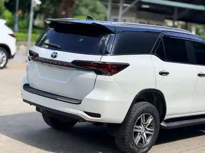 Toyota Fortuner 2022 2.4L 4x2 AT Белый