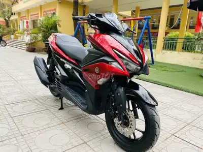 Yamaha NVX 155 Красный сливовый автомобиль, красивый автомобиль с плавным ходом