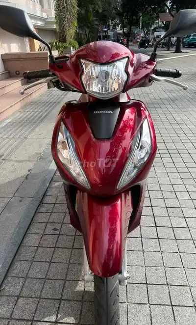 Хонда Вижн 2023 8000 км красная