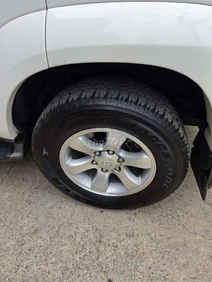 Toyota Land Cruiser Prado белый, МКПП, 5 мест