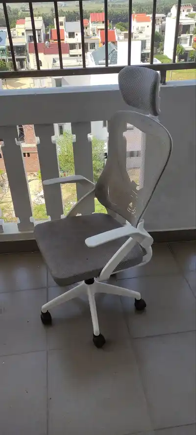 Компьютерный стул, шлем