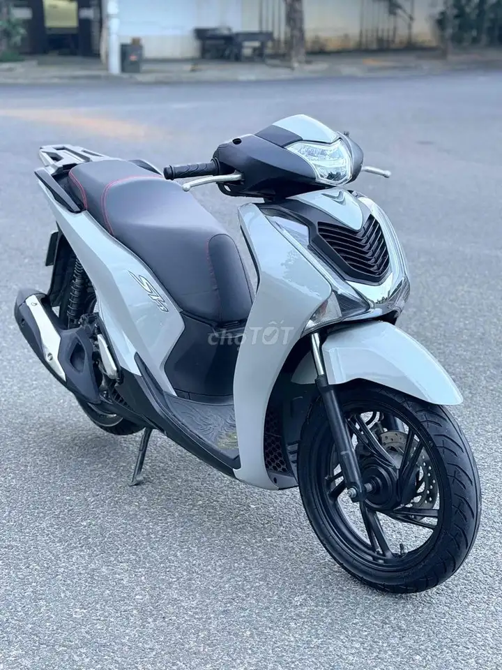 Honda SH 2018 «Серый цемент», номер 43, я собственник