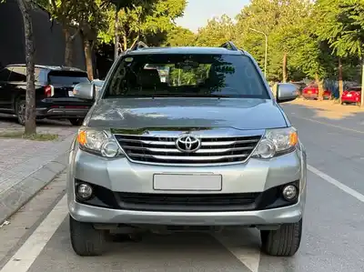 Toyota Fortuner V 2013 года, бензин, серебристый, 170 тыс. км