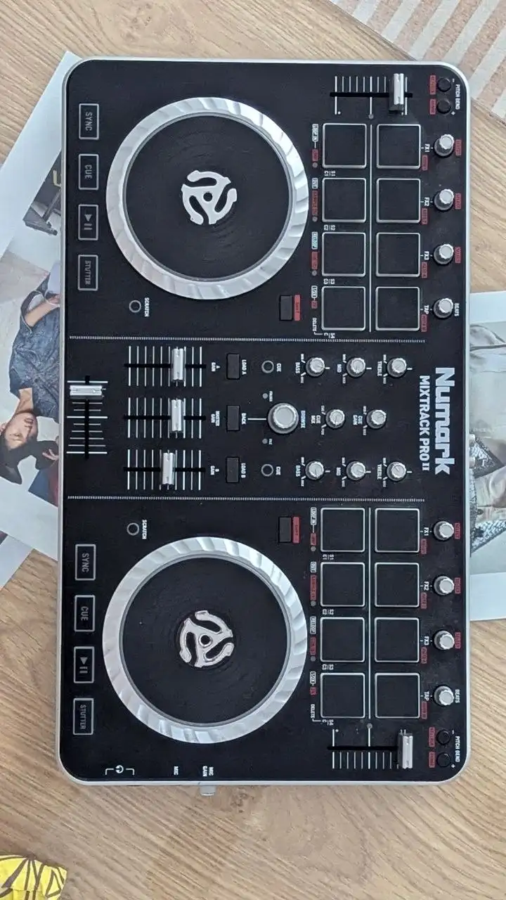 DJ-контроллер Numark Mixtrack Pro II