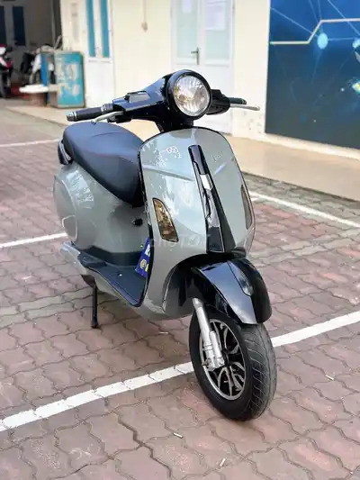 Электроскутер Vespa, авокадо-зеленый, аккумулятор 80%