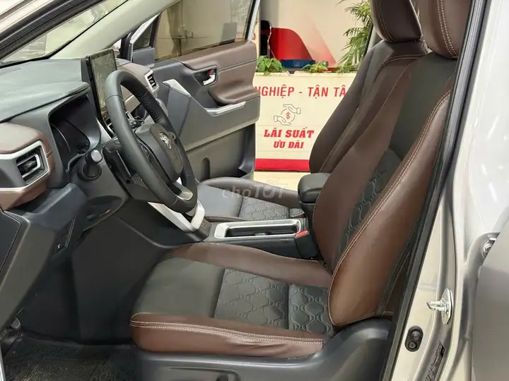 Toyota Innova Cross 2.0V 2024, с договором купли-продажи