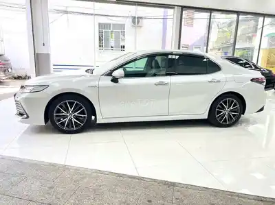 Toyota Camry 2.5 HEV Белая 2022 Гибрид Таиланд