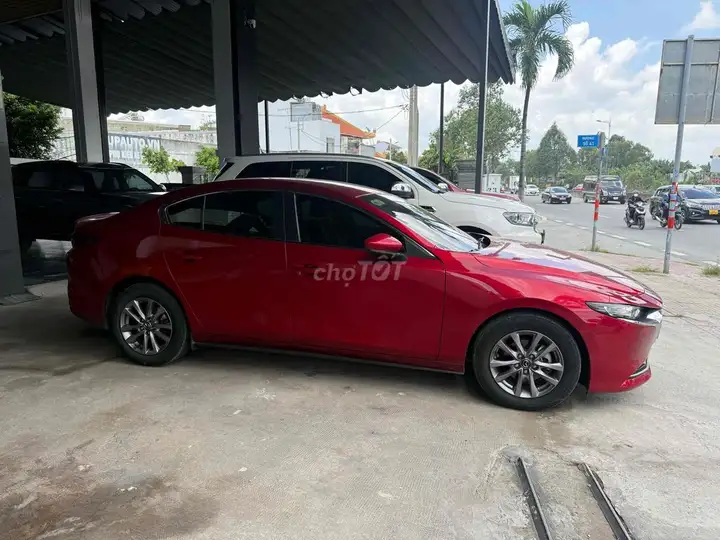 Mazda 3 Luxury 2022 Красная 28 000 км состояние нового